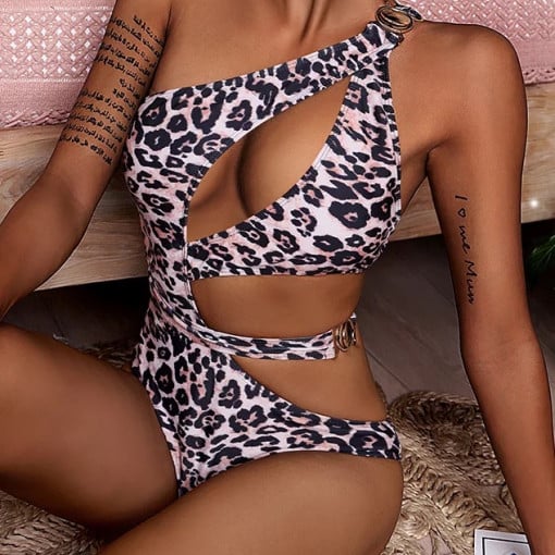 Costum de baie intreg sexy, pe un umar, cu decupaje, imprimeu leopard, alb/maro #BB1161