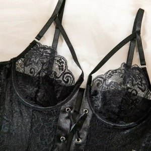 Set lenjerie intima sexy din dantela cu body, manusi si ciorapi plasa, negru, 3 piese #BB4408 - Img 13