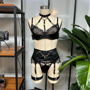 Set lenjerie intima sexy din satin si dantela brodata, elemente metalice decorative aurii, negru, 4 piese #BB4291 - Img 9