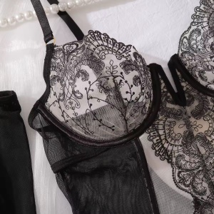 Set lenjerie intima sexy din dantelă cu broderie și mănuși lungi , negru, 3 piese #BB4751 - Img 11