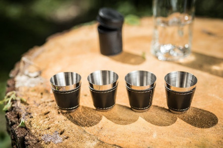 Pahare metalice shot ''Picnic'' in husa de piele
