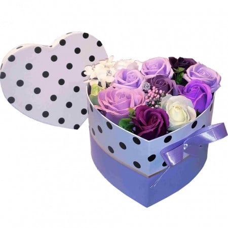 Aranjament Trandafiri si Flori de sapun mov in cutie inima