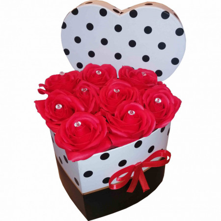 Aranjament 7 Trandafiri de sapun rosii XXL in cutie inima