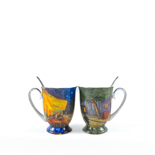 Set cadou 2 Cani picturi Van Gogh -Terasa cafenelei - 280 ml cu Lingurite in cutie Inima - Img 2