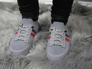 Adidași bărbătești gri din pânză, cu dungi tricolore și design modern - Img 5
