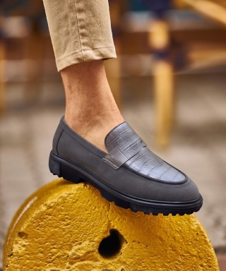Mocasini gri din piele neagră cu talpa neagră - SKIN