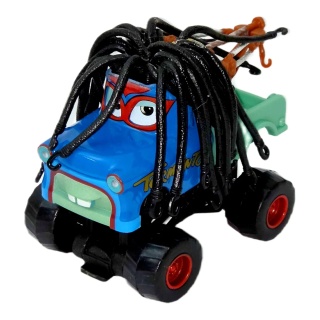 Monster truck albastru cu cabluri negre