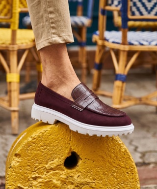 Mocasini burgundy din piele neagră cu talpa alba - SKIN