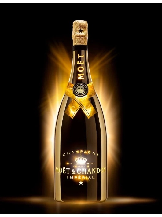 Moet & Chandon Brut Imperial Golden Light Up Magnum 1.5L
