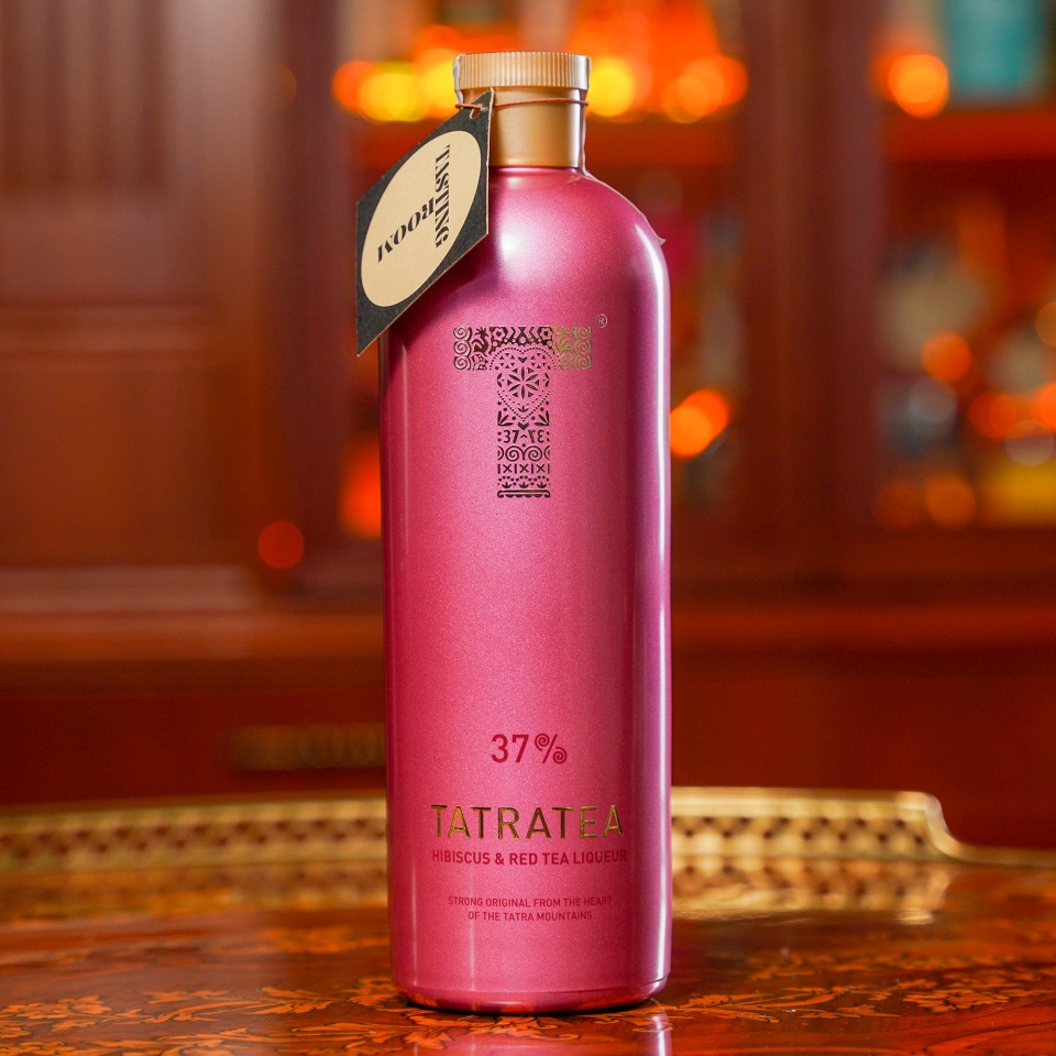 Tatratea Hibiscus & Red Tea 37% 0.7L