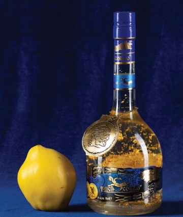 Tuica Scorilo Premium Quality Din Gutui cu Gutuie în Interior si Foita de Aur de 23 Carate 0.7L