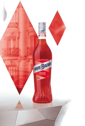 Lichior Marie Brizard Capsuni 0.7L