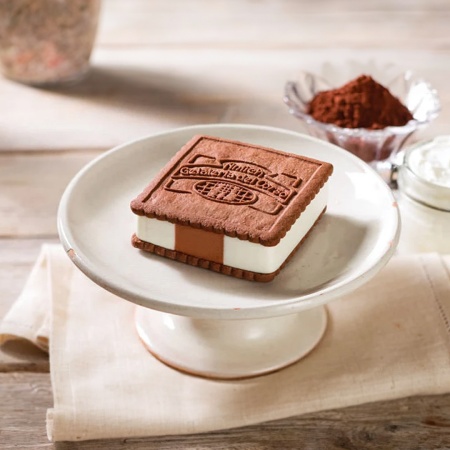 Inghetata Frollino Sandwich cu frisca si ciocolata si biscuite cu cacao Antica Gelateria del Corso 79g x 16 buc (vanzare la bax - monoportie)