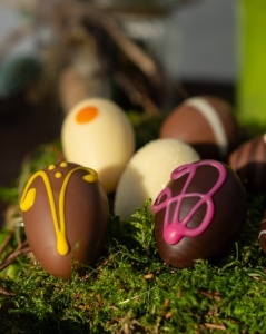 Praline Premium Ciocolata Artizanala Easter Eggs Peters 350g - Img 5