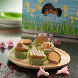 Praline de ciocolata cutie metalica Blue Peters 170g - Img 4