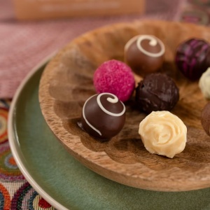Praline de ciocolata cutie metalica Trio Nature Line, Peters 175g - Img 4