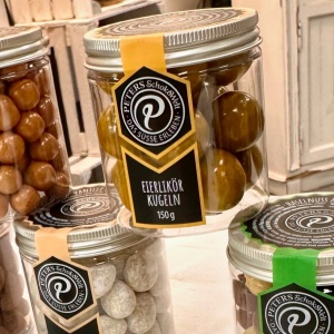 Alune de padure caramelizate in ciocolata neagra Peters 150g - Img 2