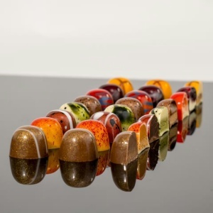 Praline Premium Ciocolata Artizanala Purpule Peters 95g - Img 2