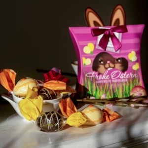 Oua de ciocolata Easter Truffle Purple Selection Peters 120g - Img 4