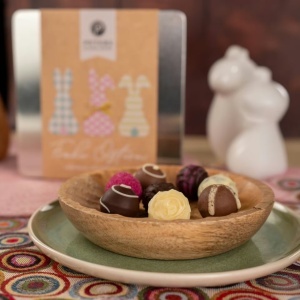 Praline de ciocolata cutie metalica Trio Nature Line, Peters 175g - Img 3