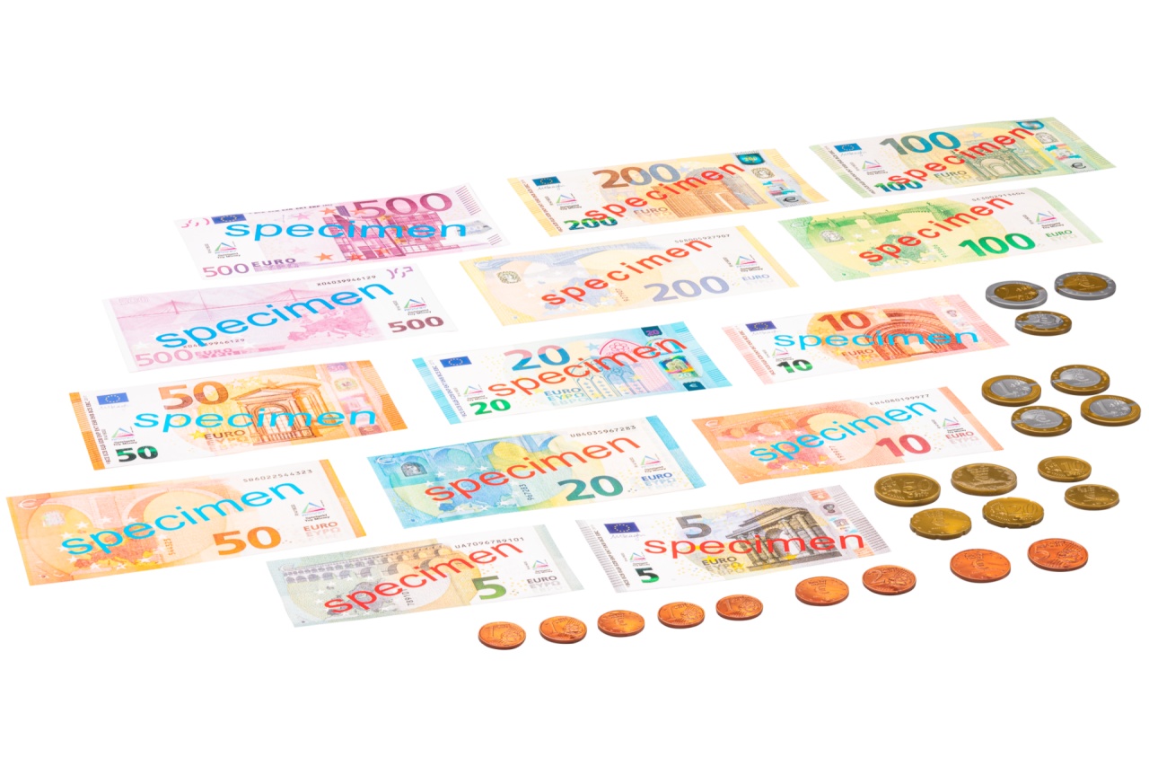 Комплект учебни пари EURO, 22 монети и 22 банкноти
