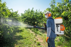 Atomizor pe benzina Stihl SR 200, 1.1 CP, distanta pulverizare orizontala 9 m , 10 l - Img 2