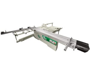 Ferastrau circular de formatizat Professional Optima 3200-400 de Damatomacchine, cursa de 3200 mm, o lamă circulară înclinabilă cu un diametru de 400 și o suprafață de lucru lată și robustă