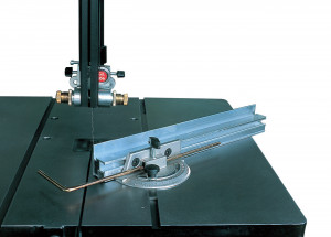 Fierăstrău de bandă Profi Sn900 de Damatomacchine, cu volane de 900 mm și o înălțime maximă de tăiere de 560 mm. - Img 4