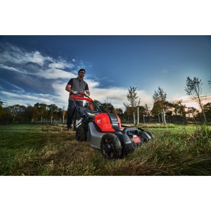 Mașină de gazon pe acumulatori auto-propulsată Milwaukee M18 F2LM46-802, 46 CM FUEL™, 2 x acumulator FORGE™ M18 FB8, 1 x încărcător rapid cu 2 porturi M18 DBSC - Img 2