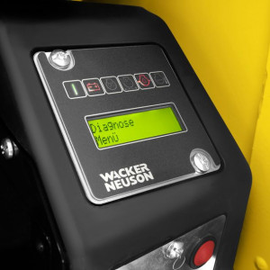Placa compactoare reversibila Wacker Neuson DPU80Lec670, diesel, racire cu apa, greutate 758 kg, forta de impact 80 kN, pornire electrica, sistem Compatec - Img 4
