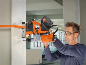 MAȘINĂ DE GĂURIT UNIVERSALĂ CU CAROTĂ CU STAND ELECTROMAGNETIC, CU ACUMULATOR DE PÂNĂ LA 35 MM - Img 3