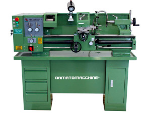 Strung universal pentru metal Multitech 800 de Damatomacchine, cu distanţa între vârfuri de 800 mm, diametrul maxim al piesei de prelucrat pe banc 320 mm, motor de 1500 W - Img 3