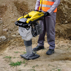 Mai compactor Wacker Neuson BS50-2plus 6", motor 2T, forta de impact 16 kN, greutate 56 kg - Img 4