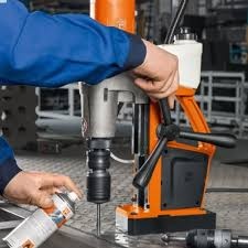 MAŞINĂ DE GĂURIT CU STAND ELECTROMAGNETIC, GĂURIRE ÎN METAL PÂNĂ LA 65 MM, KBM 65 UQW