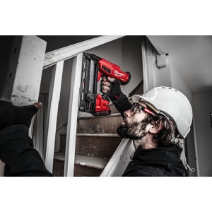 Pistol înclinat pentru cuie 16 GA M18 FUEL™ Milwaukee M18FN16GA-202X, cod 4933478092, 2 x M18 B2 acumulator, M12-18 FC încărcător, cutie HD - Img 2