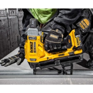 Ciocan de batut cuie in beton Dewalt DCN890P2, cu 2 acumulatori Li-Ion 18 V/5.0 Ah, cuie 2.6 - 3.7 / 13-57 mm - Img 6