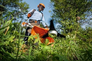 Motocoasa pe benzina Stihl FS 240, motor 2-MIX, 2.3 CP, cutit BC 250-3 - Img 3