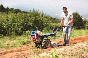 Motocultivator BCS 740 Powersafe - Reversibil CU MOTOR BRIGGS & STRATTON seria 2100 8,4 KW PE BENZINA SI PORNIRE MANUALA - Img 2