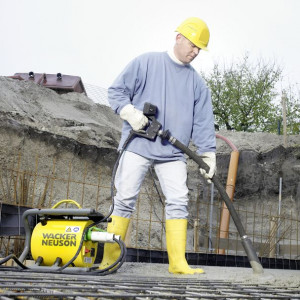 Vibrator de beton compatibil cu convertizor Wacker Neuson IRSEN 58/042, cap vibrant 58 mm, lungime furtun 0.8 m, frecventa 200 Hz, maner vibratii scazute - Img 4