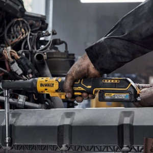 Masina de insurubat unghiulara DeWalt DCF510E2G, patrat 3/8" si 1/2", maxim 102 Nm, cu 2 acumulatori POWERSTACK 18V / 1.7Ah tip G si incarcator - Img 4