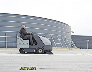 Masina de maturat condusa, profesionala Nilfisk SWEEPER SR 1601 LPG3 MAXI