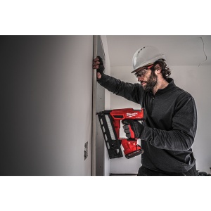 Pistol înclinat pentru cuie 16 GA M18 FUEL™ Milwaukee M18FN16GA-202X, cod 4933478092, 2 x M18 B2 acumulator, M12-18 FC încărcător, cutie HD - Img 3
