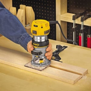 Masina de frezat verticala unimanuala Dewalt D26200, 900 W, 16000-27000 rpm - Img 3