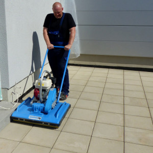 Placă compactoare cu role Weber VPR 700, motor Honda GX 160 - Img 2