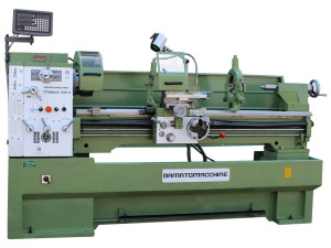 Strung universal Titanius 1500 Dro de Damatomacchine, Strung profesional, distanta dintre centre 1500 mm, diametru maxim de lucru pe batiu 410 mm, sistem de racire, motor trifazat 3.3/2.2 KW