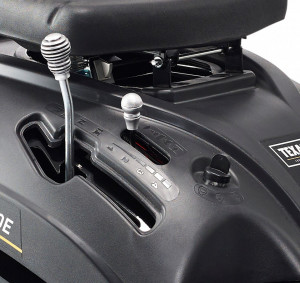 Texas Rider 6110E tractoras pentru tuns gazonul 2 in 1, 6.4CP, benzina, latime de taiere 610mm, inaltime taiere 35-75mm, sac colector 150l, pornire electrica - Img 3