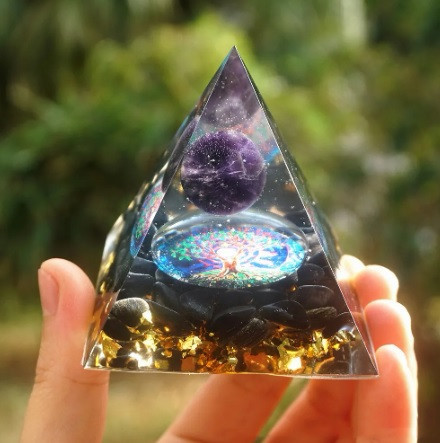 Piramida Orgonica GOBI, cu cristale si sfera de ametist, copacul vietii 5cmx5cm