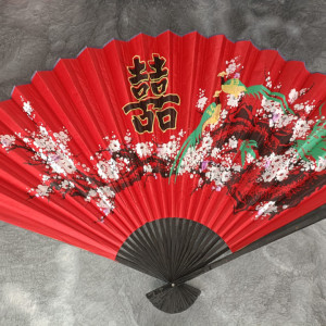 Evantai mare perete Feng Shui rosu cu pauni si flori de cires rama neagra 90 cm x 160 cm