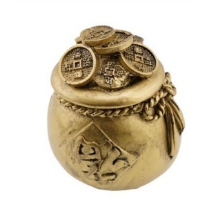 Statueta Feng Shui din rasina cu Vasul Prosperitatii cu monede si funda, 6,4cm, Z4