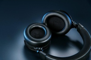 Casti Razer Kraken V4 Pro, wireless, bluetooth, cu fir, frecventa raspuns 20 Hz – 28 kHz, conectivitate wireless: 2.4 GHz Wireless prin OLED Control Hub sau Bluetooth 5.3, cu fir USB-A sau 3.5mm, microfon retractabil Razer™ HyperClear Super Wideband - Img 7